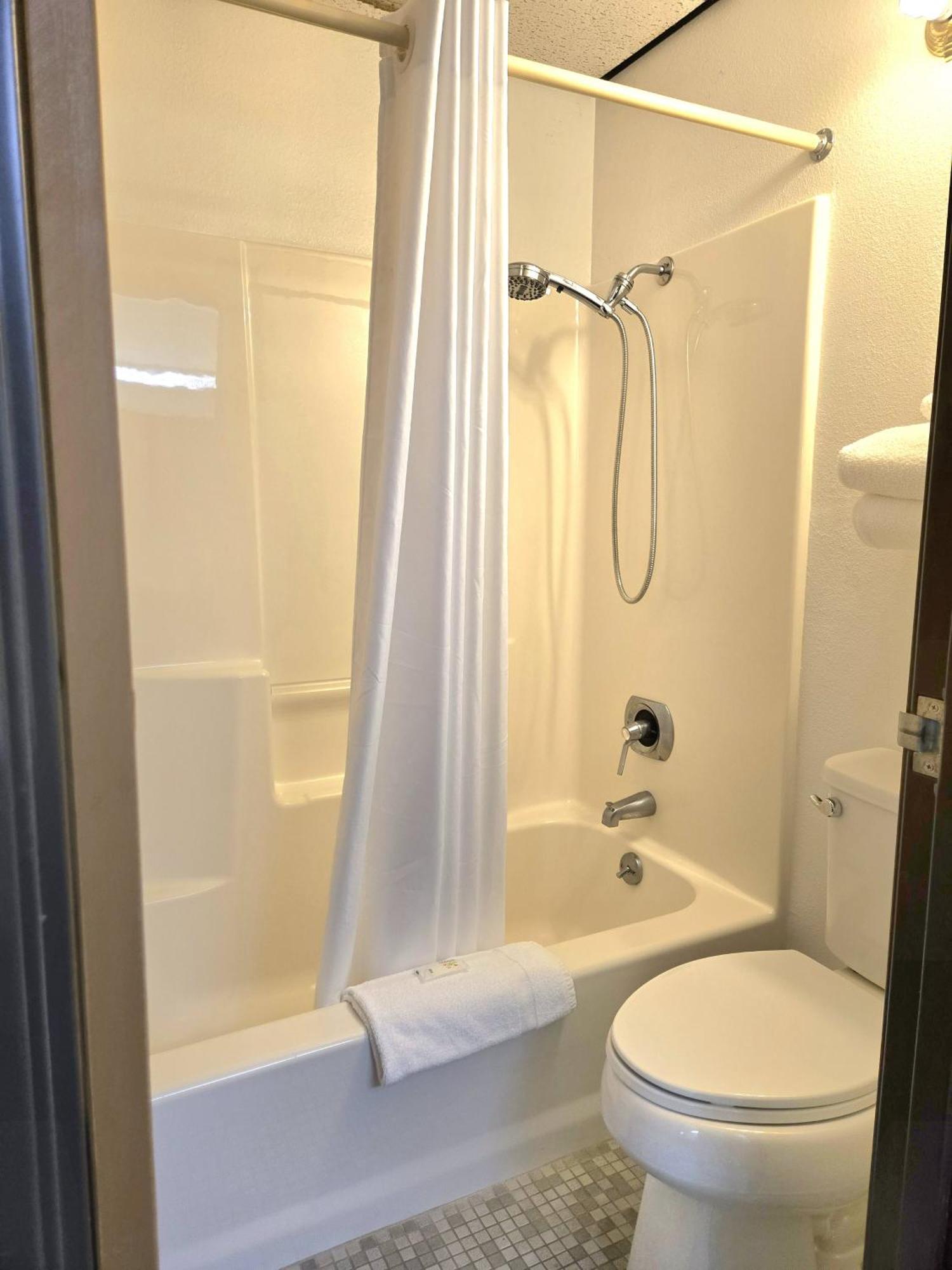 American Inn Ozark Екстериор снимка