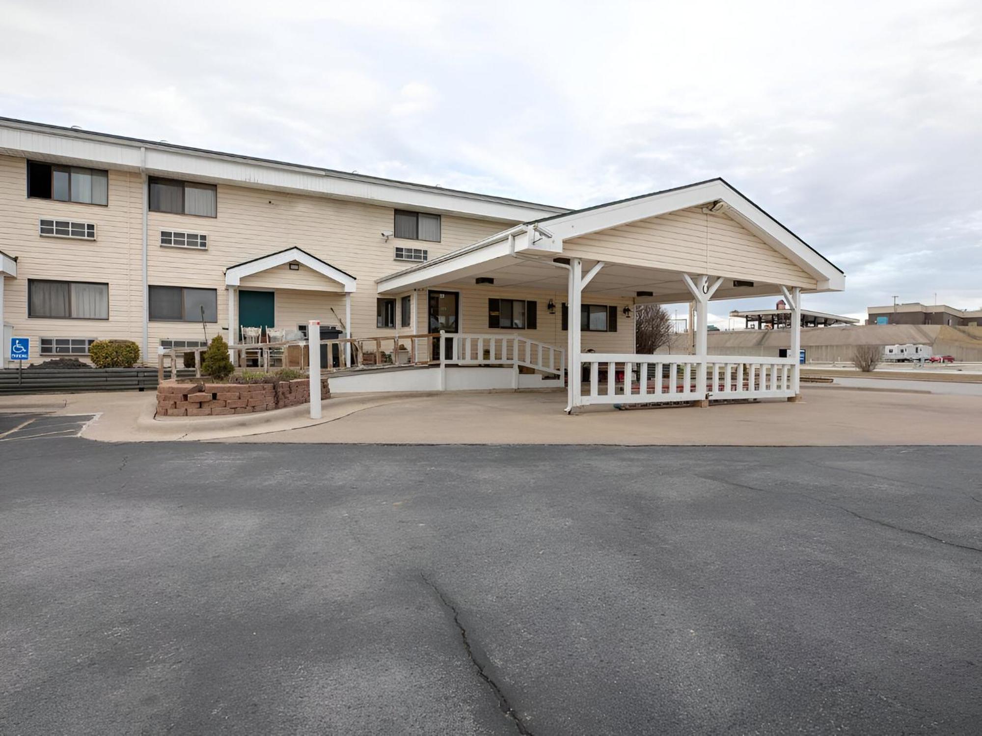 American Inn Ozark Екстериор снимка